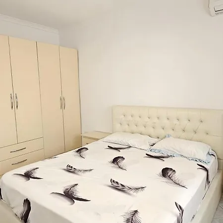 דירה Charm Hideaway טיראנה