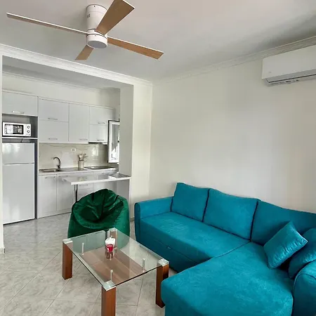 Charm Hideaway דירה טיראנה