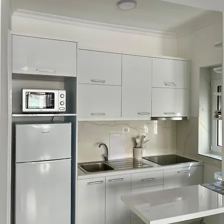 Charm Hideaway Tiran