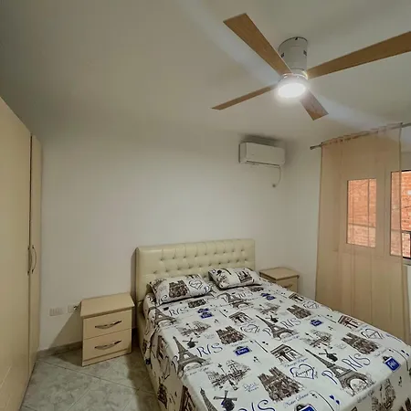 דירה Charm Hideaway *