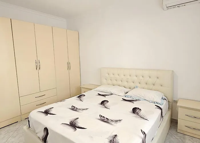 דירה Charm Hideaway טיראנה