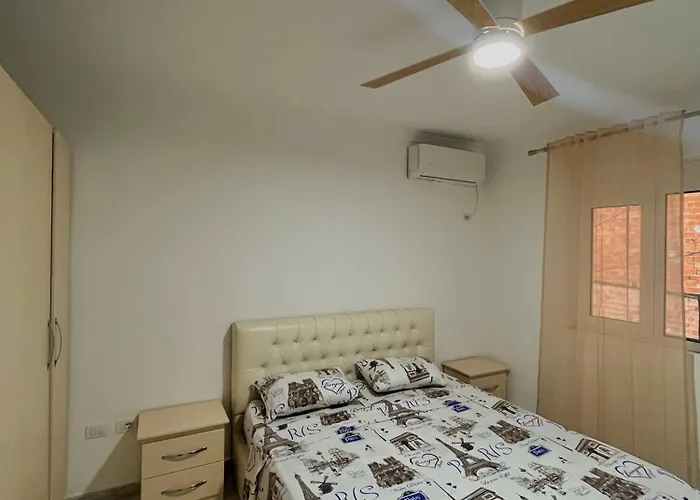 דירה Charm Hideaway *