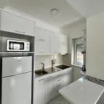 Charm Hideaway Apartment *