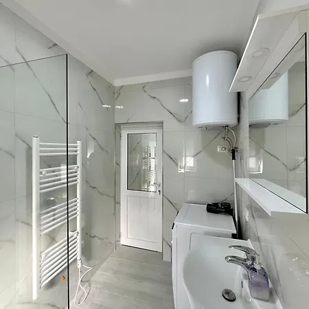 Апартаменты Charm Hideaway *