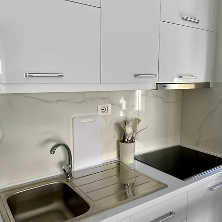 Charm Hideaway Тирана