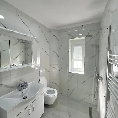 Charm Hideaway Apartment