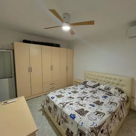 Апартаменты Charm Hideaway *