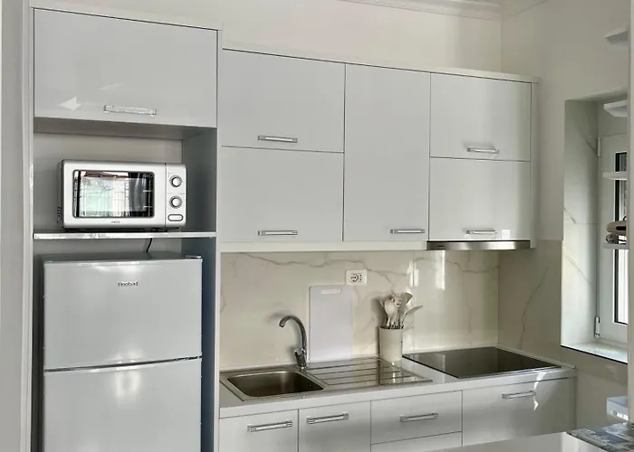 Charm Hideaway ティラナ